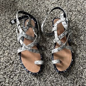 Women’s sandals